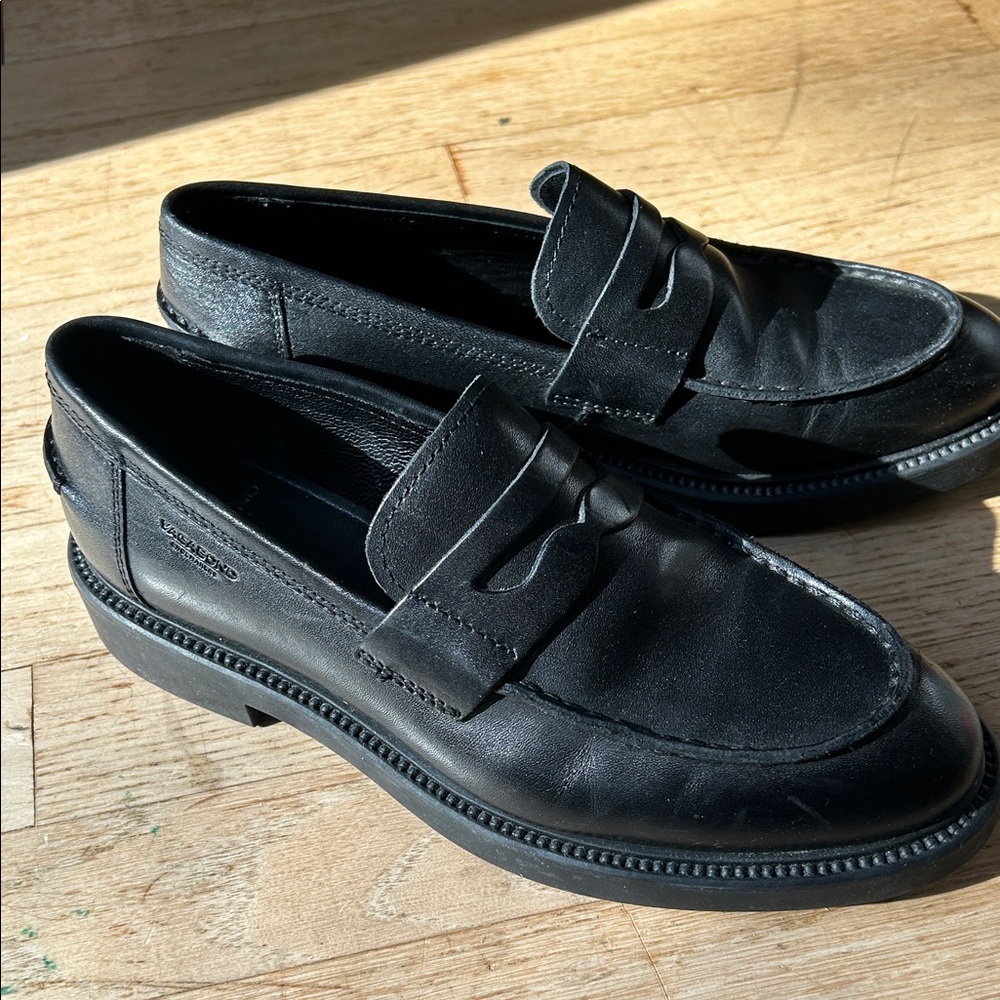 Vagabond Black Leather loafers